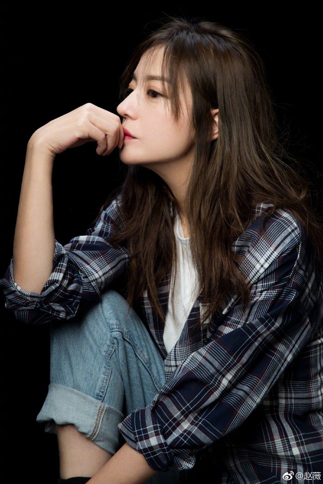 Triệu Vy lộ ảnh ngo&agrave;i đời tr&aacute;i ngược ho&agrave;n to&agrave;n với tr&ecirc;n mạng: Mặt mộc gi&agrave; xọm, nhăn nheo kh&oacute; tin - Ảnh 6.