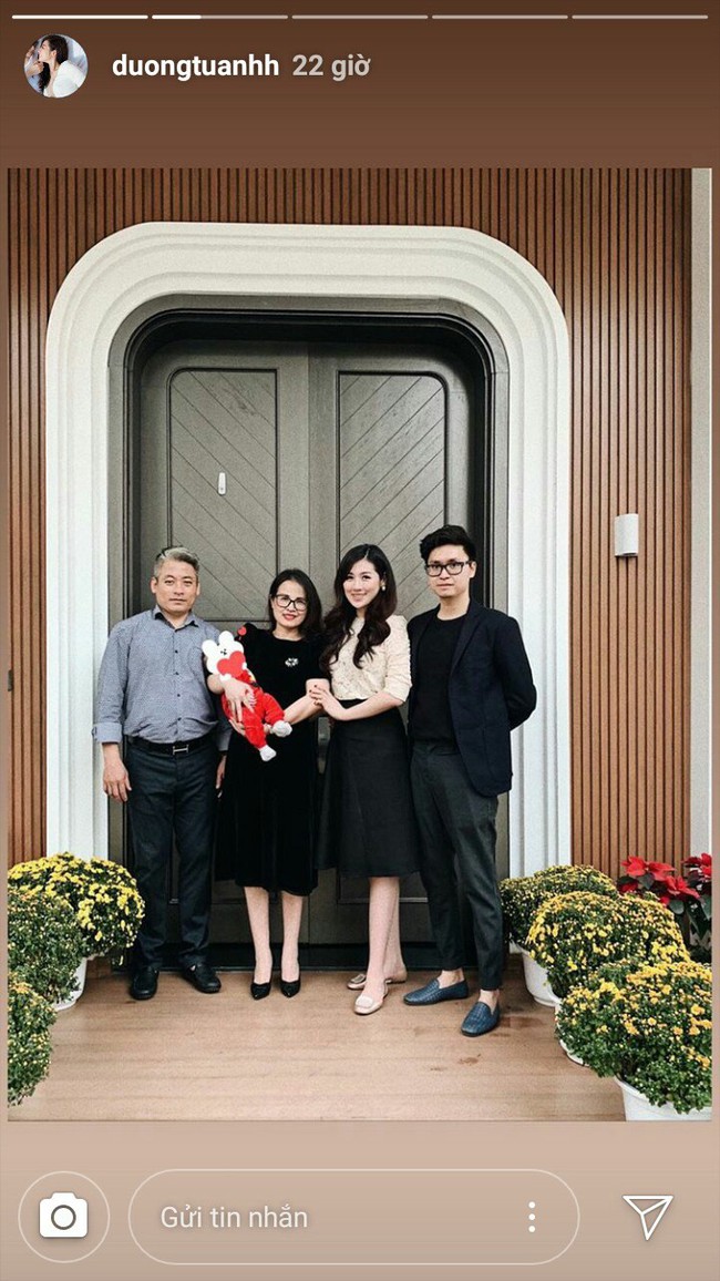 M&ugrave;ng 2 Tết, &Aacute; hậu T&uacute; Anh đ&atilde; ch&iacute;nh thức chia sẻ cận mặt cậu ấm của m&igrave;nh rồi đ&acirc;y - Ảnh 3.