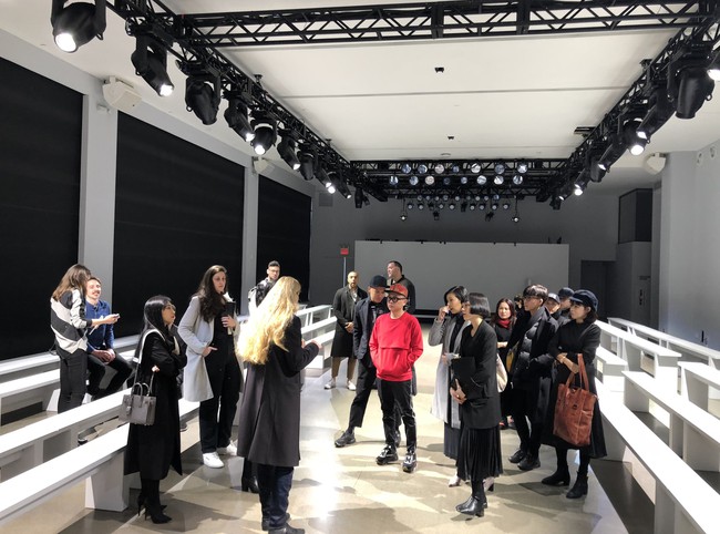 Tin vui đầu năm của thời trang Việt: NTK C&ocirc;ng Tr&iacute; được ưu &aacute;i xuất hiện tr&ecirc;n tạp ch&iacute; Elle của Mỹ - Ảnh 3.