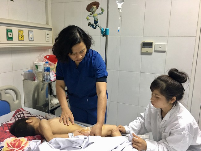 Bé trai 9 tuổi, bại não bị chó nhà cắn thương tâm: Trầy xước khắp người, nát bộ phận sinh dục - Ảnh 3. Bé trai 9 tuổi, bại não bị chó nhà cắn thương tâm: Trầy xước khắp người, nát bộ phận sinh dục - Ảnh 3.
