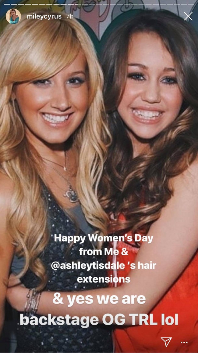 Bỗng nhi&ecirc;n Miley Cyrus lại nhớ qu&aacute; khứ đến lạ, đăng ảnh hồi c&ograve;n th&acirc;n Taylor Swift v&agrave; h&ocirc;n cả Katy Perry - Ảnh 11.