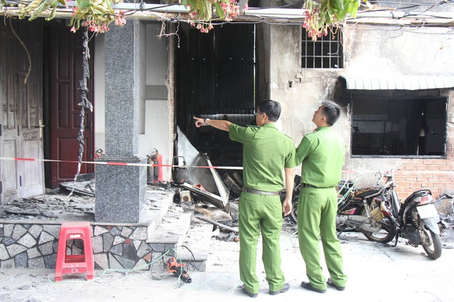 Cháy cửa hàng điện tử, 3 người một gia đình chết thảm, trong đó có bé gái mới 10 tuổi - Ảnh 2. Cháy cửa hàng điện tử, 3 người một gia đình chết thảm, trong đó có bé gái mới 10 tuổi - Ảnh 2.