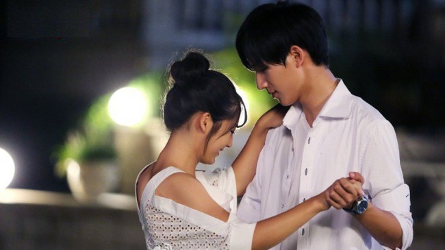 Ch&ecirc; vợ xấu trước mặt nh&acirc;n t&igrave;nh, chồng nhận ngay c&aacute;i kết đắng khi bị bắt ngay tại trận - Ảnh 1.