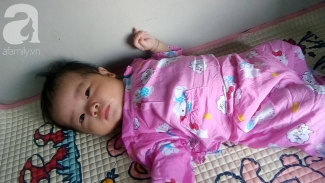 H&igrave;nh ảnh mới nhất của b&eacute; g&aacute;i nằm ngoan dưới hộc tủ b&uacute; sữa b&igrave;nh, ph&iacute;a tr&ecirc;n mẹ tất bật b&aacute;n b&aacute;nh mưu sinh - Ảnh 9.