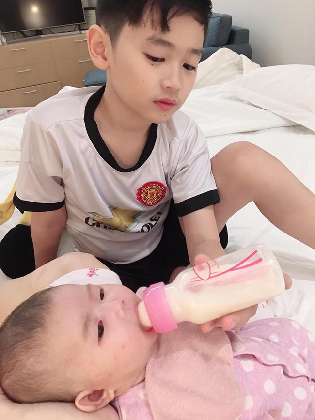 Giữ b&iacute; mật danh t&iacute;nh cha ruột con g&aacute;i mới sinh ở tuổi 41, nhưng bạn b&egrave; Th&acirc;n Th&uacute;y  H&agrave; lại ph&aacute;t hiện ra điều n&agrave;y - Ảnh 2.