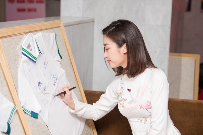 HHen Ni&ecirc;, Ngọc H&acirc;n, Mỹ Linh c&ugrave;ng chung 1 khung h&igrave;nh, c&ocirc; g&aacute;i &Ecirc; đ&ecirc; vẫn c&oacute; sức h&uacute;t đặc biệt nhờ đặc điểm n&agrave;y - Ảnh 9.