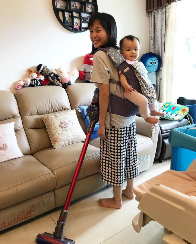 Bỏ việc ngân hàng để làm mẹ toàn thời gian, mẹ 30 tuổi tiết lộ thời khóa biểu gây sốc: Nội trợ là nghề vất vả nhất thế gian - Ảnh 1. Bỏ việc ngân hàng để làm mẹ toàn thời gian, mẹ 30 tuổi tiết lộ thời khóa biểu gây sốc: Nội trợ là nghề vất vả nhất thế gian - Ảnh 1.