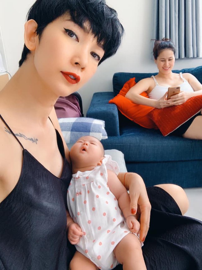 Soi nhất cử nhất động của sao Việt (25/3) - Ảnh 11.