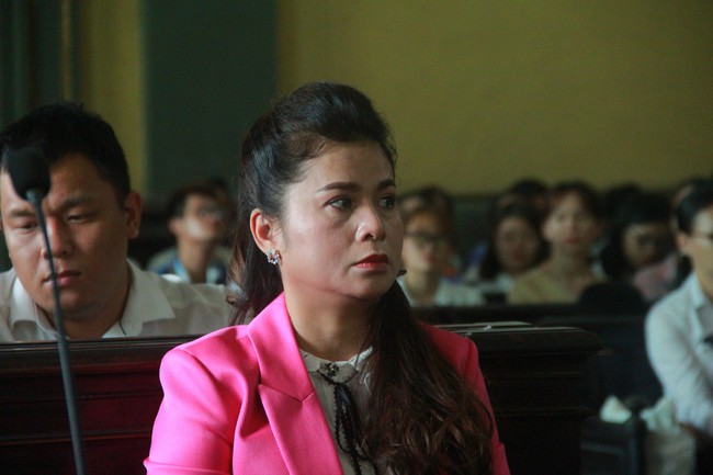 Căng thẳng vụ ly hôn nghìn tỷ: Tranh chấp 2.102 tỷ, luật sư bà Thảo nói không là tài sản chung nhưng lại chưa phải riêng? - Ảnh 1. Căng thẳng vụ ly hôn nghìn tỷ: Tranh chấp 2.102 tỷ, luật sư bà Thảo nói không là tài sản chung nhưng lại chưa phải riêng? - Ảnh 1.