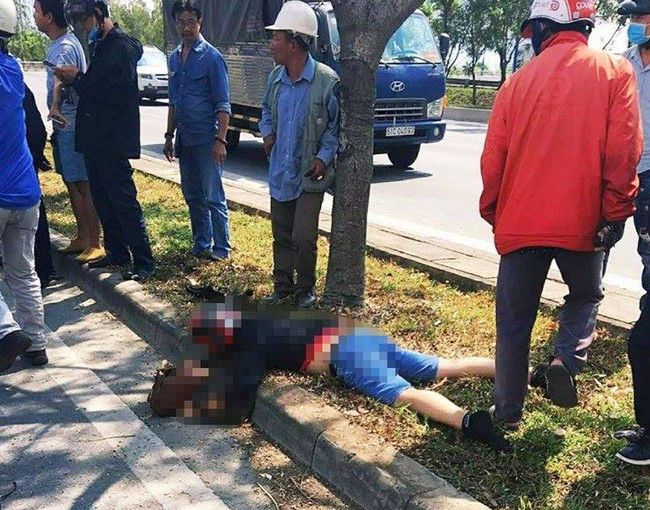 TP.HCM: Va chạm giữa m&ocirc; t&ocirc; ph&acirc;n khối lớn v&agrave; xe m&aacute;y, 1 người chết, 2 người bị thương nặng nhập viện cấp cứu - Ảnh 1.