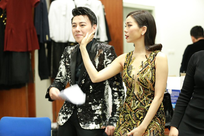 Lệ Quy&ecirc;n khiến mọi người cười thả phanh khi l&agrave;m điều n&agrave;y với Phan Anh - Ảnh 1.