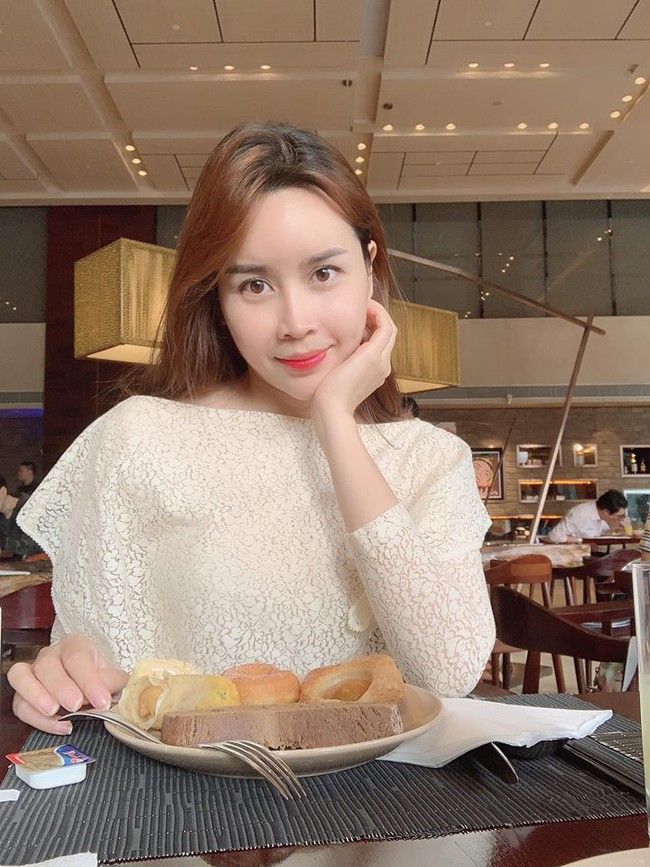 Soi nhất cử nhất động của sao Việt (30/3) - Ảnh 10.