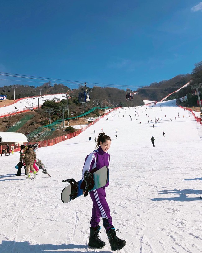 Loạt trải nghiệm du lịch si&ecirc;u đỉnh của d&agrave;n mỹ nh&acirc;n Việt trong thời gian qua: Minh Hằng thu&ecirc; trực trăng đến vực thẳm lớn h&agrave;ng đầu tr&aacute;i đất - Ảnh 4.