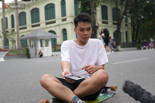 Clip bố mẹ Việt phản ứng khi tận mắt thấy quái vật Momo: Tôi sẽ kiểm soát những gì con xem từ bây giờ! - Ảnh 8. Clip bố mẹ Việt phản ứng khi tận mắt thấy quái vật Momo: Tôi sẽ kiểm soát những gì con xem từ bây giờ! - Ảnh 8.