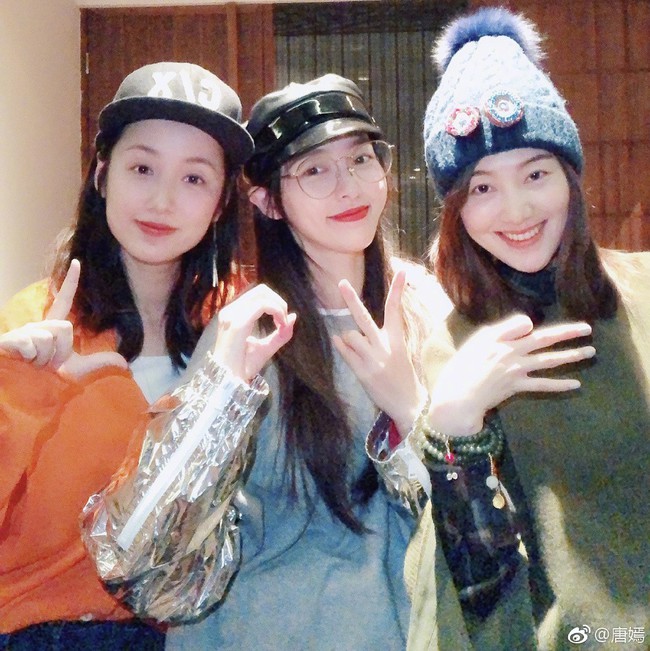 Đường Y&ecirc;n đi chơi với hội khu&ecirc; mật m&agrave; kh&ocirc;ng c&oacute; Dương Mịch, khẳng định đ&atilde; tan vỡ mối quan hệ hảo tỉ muội - Ảnh 2.