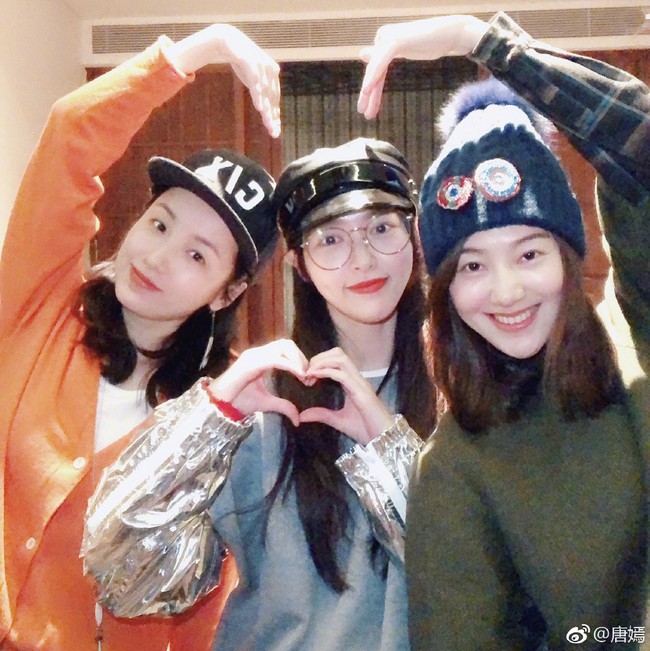 Đường Y&ecirc;n đi chơi với hội khu&ecirc; mật m&agrave; kh&ocirc;ng c&oacute; Dương Mịch, khẳng định đ&atilde; tan vỡ mối quan hệ hảo tỉ muội - Ảnh 4.