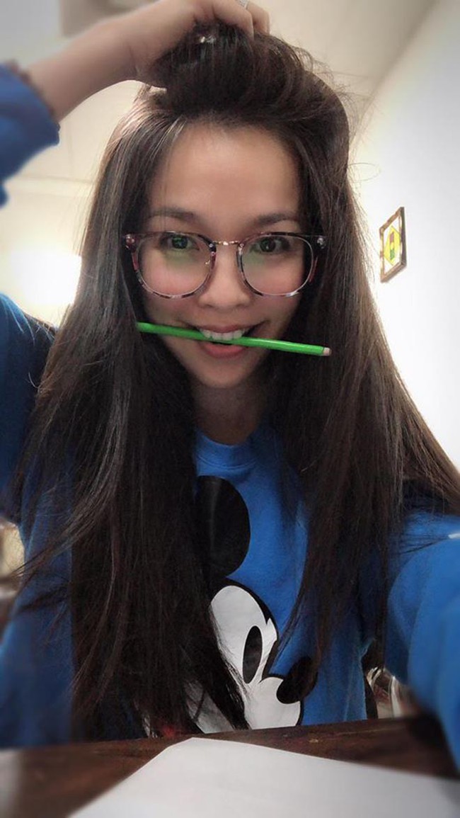 Cuộc sống của Hiền Thục ở tuổi 38: Nghiện đeo nơ, v&oacute;c d&aacute;ng mảnh mai kh&oacute; tin - Ảnh 2.