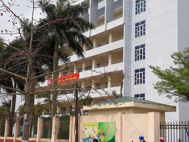 X&ocirc;n xao clip ghi lại cuộc gọi nghi của thầy gi&aacute;o trường chuy&ecirc;n bị tố gạ t&igrave;nh nữ sinh: Nếu ai hỏi th&igrave; trả lời l&agrave; bạn của thầy lấy m&aacute;y tr&ecirc;u - Ảnh 3.