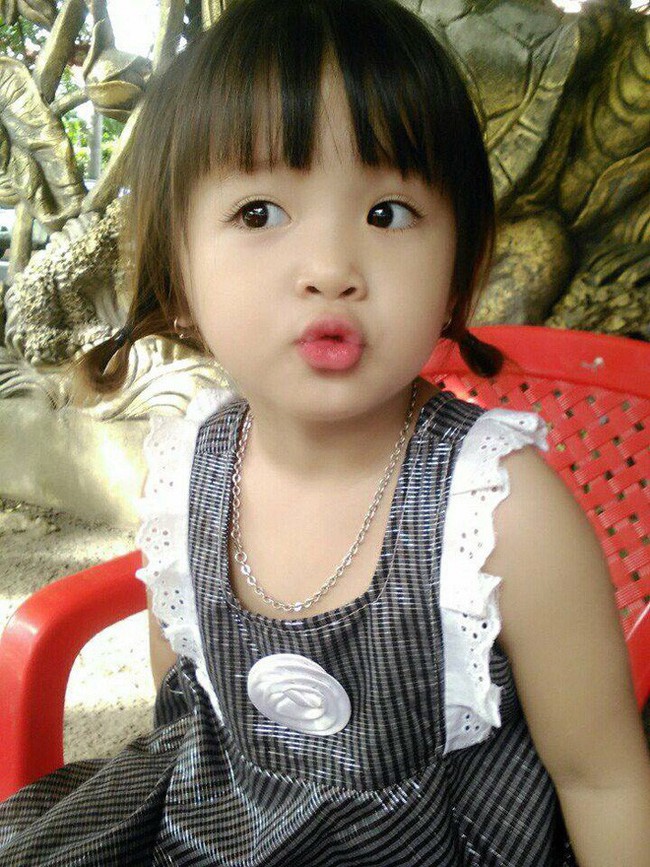 Mẹ “sinh con bằng cả mạng sống” và hình ảnh bé 4 tuổi tất bật làm việc nhà gây tranh cãi - Ảnh 5. Mẹ “sinh con bằng cả mạng sống” và hình ảnh bé 4 tuổi tất bật làm việc nhà gây tranh cãi - Ảnh 5.