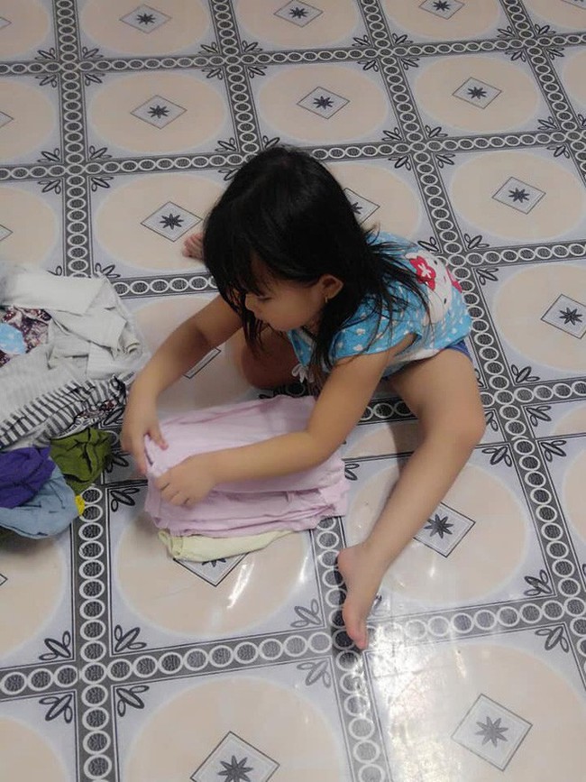 Mẹ “sinh con bằng cả mạng sống” và hình ảnh bé 4 tuổi tất bật làm việc nhà gây tranh cãi - Ảnh 9. Mẹ “sinh con bằng cả mạng sống” và hình ảnh bé 4 tuổi tất bật làm việc nhà gây tranh cãi - Ảnh 9.