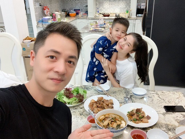 Kh&ocirc;ng c&ograve;n giặt quần &aacute;o cho vợ con, so&aacute;i ca 8/3 Đăng Kh&ocirc;i vẫn khiến phụ nữ ngưỡng mộ v&igrave; điều n&agrave;y - Ảnh 3.