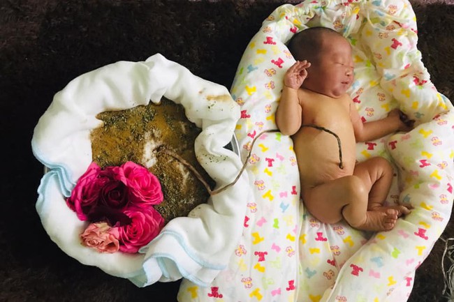 Ngỡ ngàng mẹ Hà Nội kể lại nhật ký sinh con dưới nước, tự chỉ huy từ đầu đến cuối, để nguyên bánh nhau 3 ngày con tự rụng rốn - Ảnh 6. Ngỡ ngàng mẹ Hà Nội kể lại nhật ký sinh con dưới nước, tự chỉ huy từ đầu đến cuối, để nguyên bánh nhau 3 ngày con tự rụng rốn - Ảnh 6.