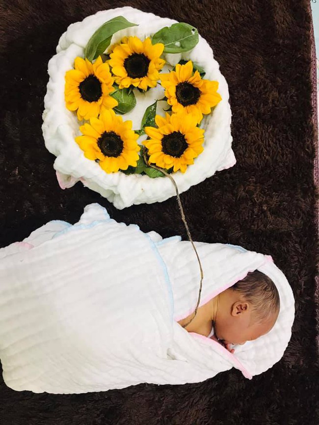 Ngỡ ngàng mẹ Hà Nội kể lại nhật ký sinh con dưới nước, tự chỉ huy từ đầu đến cuối, để nguyên bánh nhau 3 ngày con tự rụng rốn - Ảnh 5. Ngỡ ngàng mẹ Hà Nội kể lại nhật ký sinh con dưới nước, tự chỉ huy từ đầu đến cuối, để nguyên bánh nhau 3 ngày con tự rụng rốn - Ảnh 5.