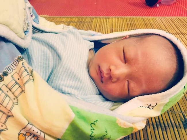 Ngỡ ngàng mẹ Hà Nội kể lại nhật ký sinh con dưới nước, tự chỉ huy từ đầu đến cuối, để nguyên bánh nhau 3 ngày con tự rụng rốn - Ảnh 8. Ngỡ ngàng mẹ Hà Nội kể lại nhật ký sinh con dưới nước, tự chỉ huy từ đầu đến cuối, để nguyên bánh nhau 3 ngày con tự rụng rốn - Ảnh 8.