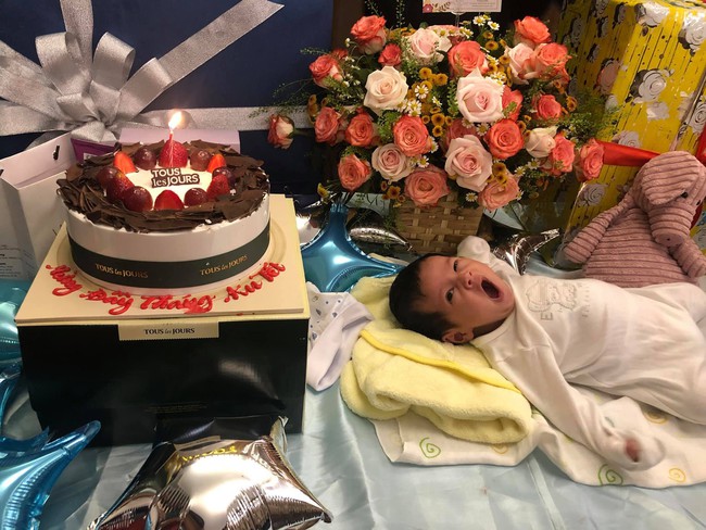 Thanh Th&uacute;y mừng đầy th&aacute;ng con trai, biểu cảm của cu Tết l&agrave; điều được ch&uacute; &yacute; hơn cả! - Ảnh 2.