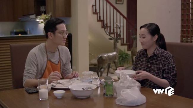 Những c&ocirc; g&aacute;i trong th&agrave;nh phố: Con g&aacute;i B&aacute;ch (Ch&iacute; Nh&acirc;n) lại g&acirc;y chuyện, mắng Tr&uacute;c ngay trước mặt bố m&igrave;nh - Ảnh 3.