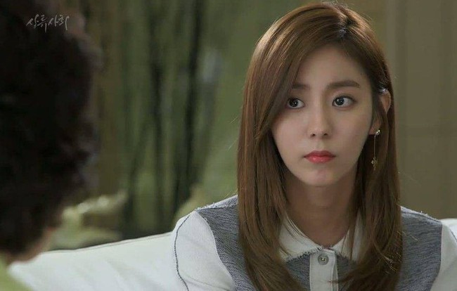 B&aacute;n đất của bố mẹ vợ với c&aacute;i gi&aacute; 2 tỷ, chồng b&iacute; mật l&agrave;m một việc khiến vợ trẻ sững sờ - Ảnh 2.