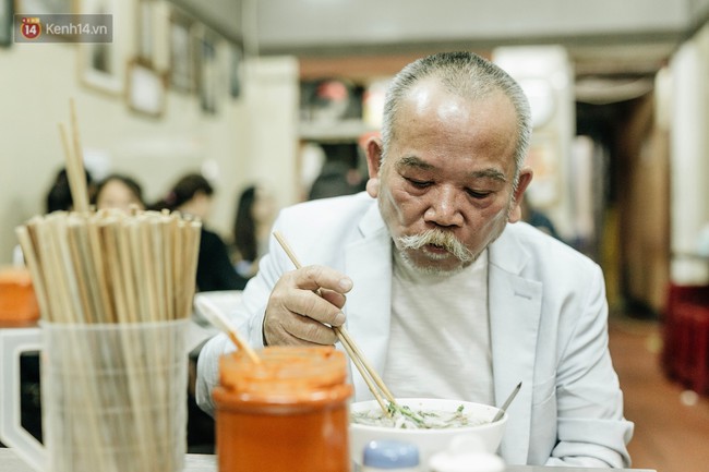 &Ocirc;ng Th&igrave;n L&ograve; Đ&uacute;c v&agrave; những b&aacute;t phở danh tiếng: Chỉ v&igrave; t&ocirc;i bỏ việc ở xưởng mỹ thuật, vợ bỏ t&ocirc;i - Ảnh 10.