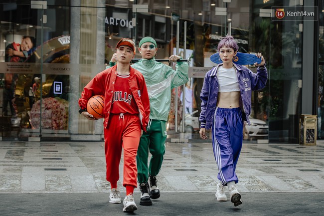 Street style ng&agrave;y 2 của Tuần lễ Thời trang: Nh&oacute;m bạn trẻ &ldquo;mặc dị&rdquo; đ&atilde; dần cạn chi&ecirc;u? - Ảnh 1.