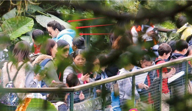 Trương B&aacute; Chi lần đầu xuất hiện sau tin bị ung thư giai đoạn cuối, g&acirc;y ch&uacute; &yacute; khi l&agrave;m điều n&agrave;y cho con trai - Ảnh 3.