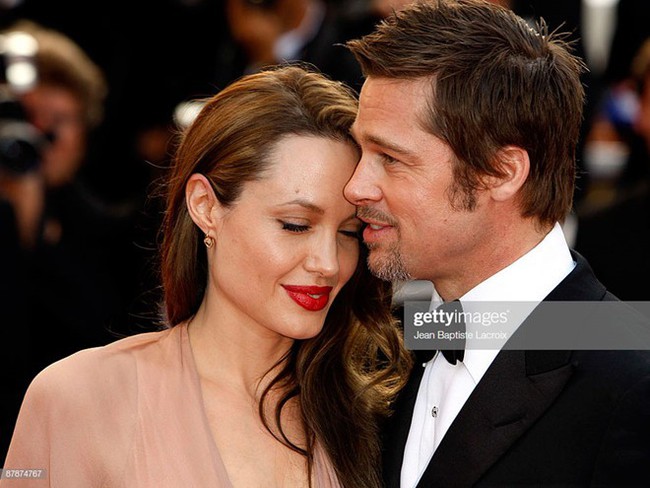 Angelina Jolie ch&iacute;nh thức đổi họ sau khi kh&ocirc;ng c&ograve;n l&agrave; vợ của Brad Pitt  - Ảnh 1.
