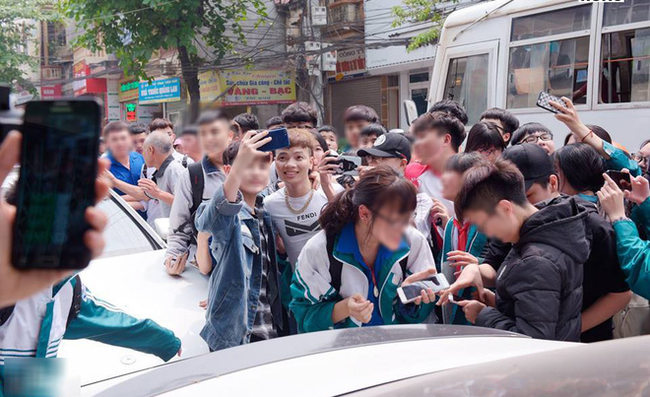 Y&ecirc;n B&aacute;i: Sở Gi&aacute;o dục v&agrave;o cuộc x&aacute;c minh trường học mời Kh&aacute; Bảnh giao lưu với học sinh - Ảnh 1.