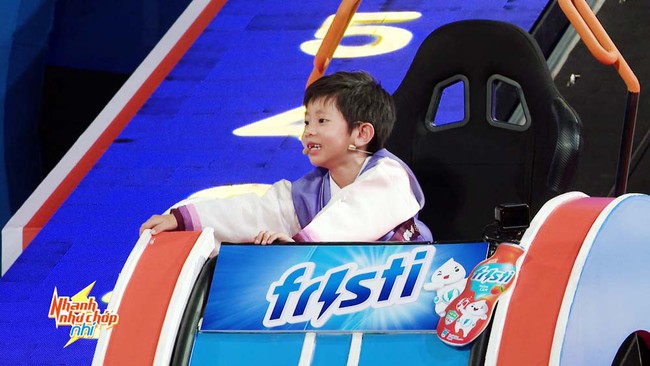 Nhanh như chớp nh&iacute;: Kh&ocirc;ng hiểu c&acirc;u hỏi, so&aacute;i ca nh&iacute; H&agrave;n Quốc nũng nịu đ&agrave;m ph&aacute;n với Trấn Th&agrave;nh cực đ&aacute;ng y&ecirc;u  - Ảnh 2.