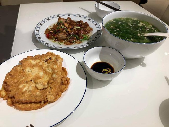 Em trai danh h&agrave;i Ho&agrave;i Linh khoe được nấu cơm ngon canh ngọt, d&acirc;n mạng t&ograve; m&ograve; người ấy l&agrave; ai? - Ảnh 5.