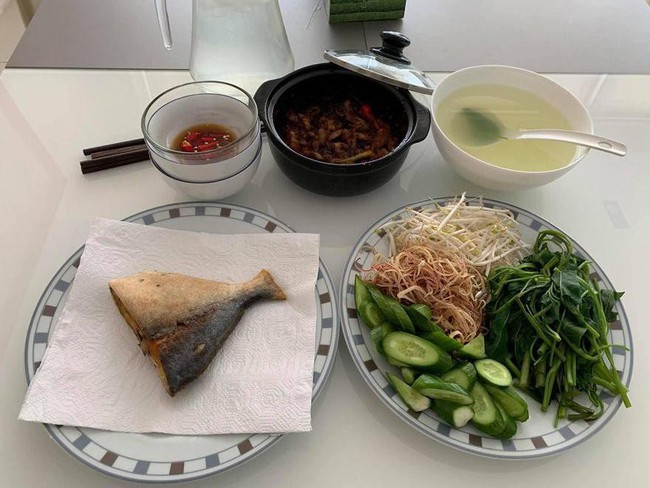 Em trai danh h&agrave;i Ho&agrave;i Linh khoe được nấu cơm ngon canh ngọt, d&acirc;n mạng t&ograve; m&ograve; người ấy l&agrave; ai? - Ảnh 6.