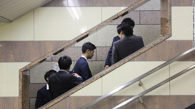 Nghịch l&yacute; Nhật Bản: &frac14; người trẻ sống kh&ocirc;ng t&igrave;nh dục giữa đất nước với c&ocirc;ng nghiệp phim khi&ecirc;u d&acirc;m ph&aacute;t triển - Ảnh 2.