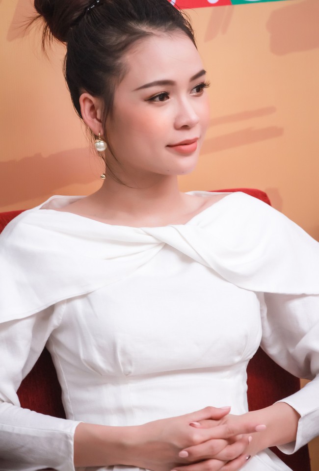 Sam giản dị vẫn xinh đẹp h&uacute;t mắt nh&igrave;n, h&eacute; lộ chuyện xin được h&aacute;t m&agrave; ai cũng bật cười  - Ảnh 5.