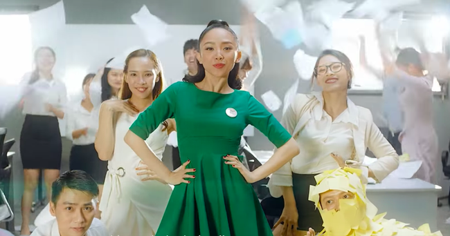 T&oacute;c Ti&ecirc;n ăn mặc thường thường, l&agrave;m g&aacute;i c&ocirc;ng sở ngoan hiền vẫn đẹp kh&iacute; chất - Ảnh 7.