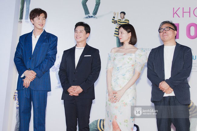 Thảm đỏ hội tụ d&agrave;n sao H&agrave;n khủng tại TP.HCM: Lee Kwang Soo lột x&aacute;c hậu hẹn h&ograve;, Trấn Th&agrave;nh được fan săn đ&oacute;n cực nhiệt - Ảnh 14.