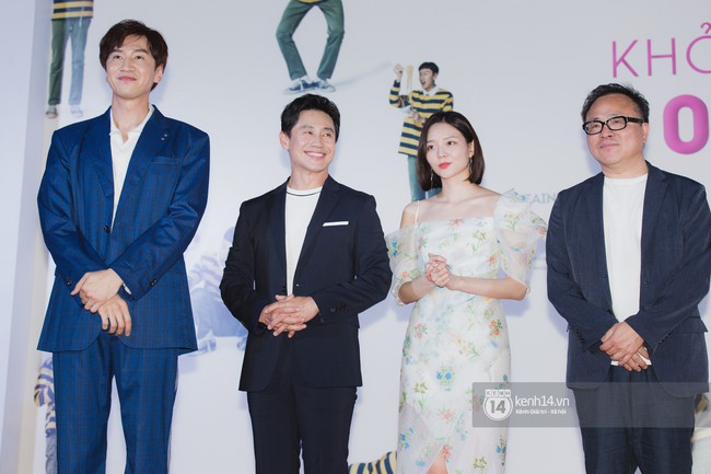 Thảm đỏ hội tụ d&agrave;n sao H&agrave;n khủng tại TP.HCM: Lee Kwang Soo lột x&aacute;c hậu hẹn h&ograve;, Trấn Th&agrave;nh được fan săn đ&oacute;n cực nhiệt - Ảnh 15.