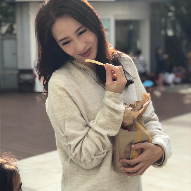 L&ecirc; Tư khiến chồng say đắm cung phụng, Trần Hảo lu mờ học tr&ograve; k&eacute;m gần 2 gi&aacute;p, tất cả l&agrave; nhờ nhan sắc hack tuổi kh&oacute; tin - Ảnh 4.