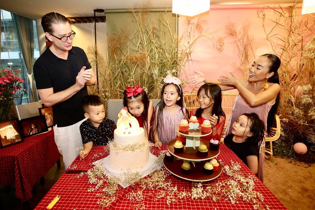 Con g&aacute;i Đoan Trang xinh như thi&ecirc;n thần trong tiệc sinh nhật lộng lẫy mừng 5 tuổi - Ảnh 18.