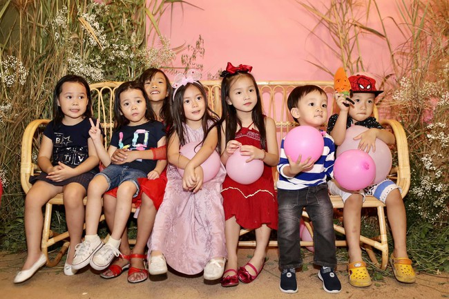 Con g&aacute;i Đoan Trang xinh như thi&ecirc;n thần trong tiệc sinh nhật lộng lẫy mừng 5 tuổi - Ảnh 19.