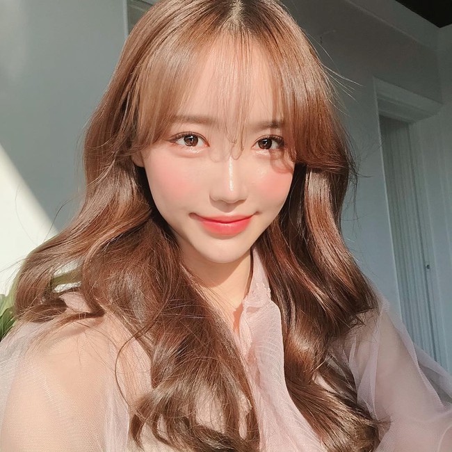 Chỉ cần b&ocirc;i thứ n&agrave;y trước khi gội đầu, t&oacute;c bạn sẽ b&oacute;ng bẩy như lụa, kh&ocirc; mấy cũng mềm mượt hơn v&agrave;i bậc - Ảnh 1.