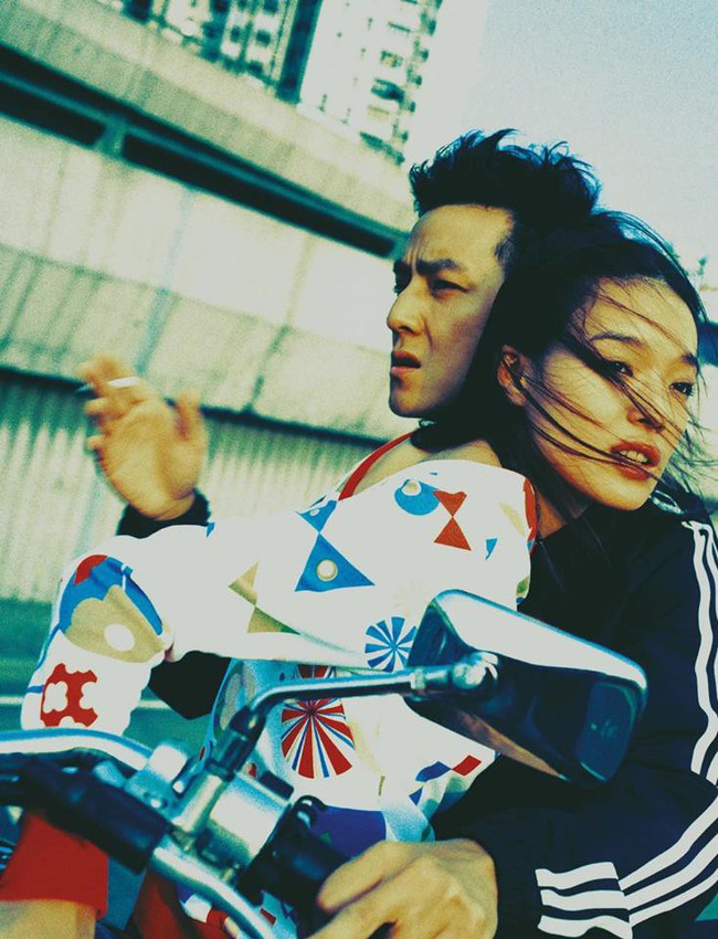 Bộ ảnh tuổi đời 18 năm đầy sexy v&agrave; hồi tưởng của Thư Kỳ v&agrave; Ng&ocirc; Ngạn Tổ g&acirc;y sốt: HongKong1 l&agrave; đ&acirc;y chứ đ&acirc;u! - Ảnh 2.