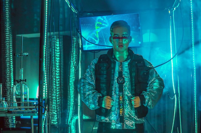 Chưa g&igrave; Minh T&uacute; đ&atilde; đốt ch&aacute;y show diễn của NTK Chung Thanh Phong với m&agrave;n khoe th&acirc;n t&aacute;o bạo - Ảnh 1.